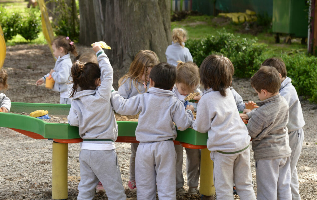 El jardín de infantes mejora las trayectorias educativas, pero faltan 24.000 aulas para dar cobertura en salas de 3, 4 y 5