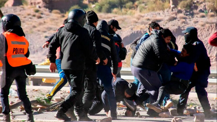 Cerca de medio centenar de heridos, uno grave, y al menos 17 detenidos por los incidentes en Jujuy