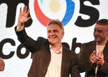 Llaryora tomará licencia sin goce de haberes hasta el 25 de Junio