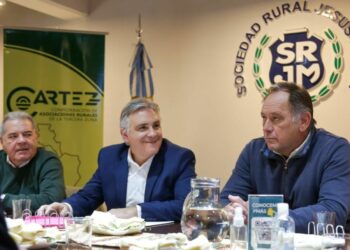Llaryora se reunió con Cartez y ratificó su defensa al campo
