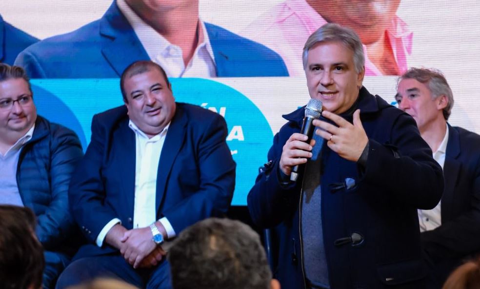 Cómo es el plan de Llaryora para mejorar la fluidez del tránsito en una avenida sensible de la zona noroeste