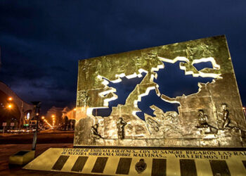 Argentina reafirma su dominio sobre las Malvinas y condena la presencia militar británica