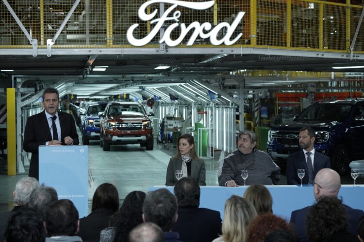 Massa participó del lanzamiento de la nueva camioneta Ford Ranger.