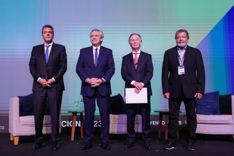 Fernández mostró su respaldo a Massa en la cumbre de Camarco.
