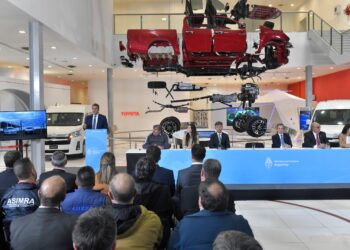 Anuncian un plan de incentivos para la producción automotriz