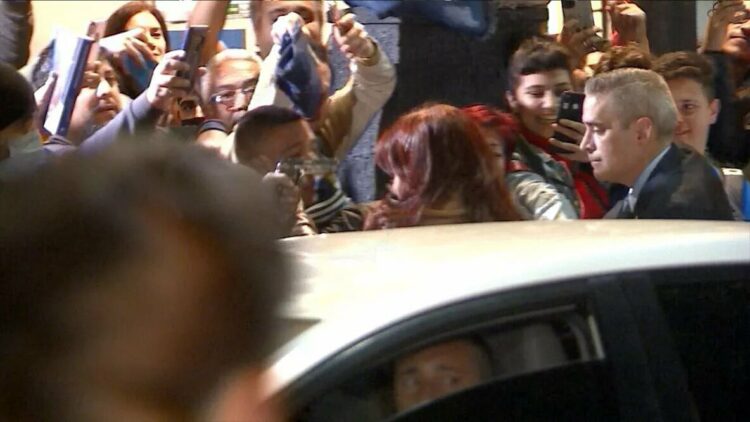 Cristina Kirchner pidió detener la elevación a juicio por el ataque dirigido en su contra