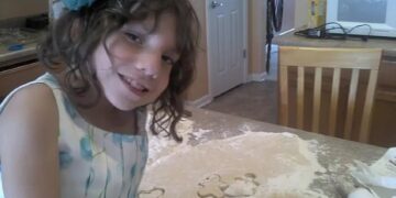 Creyeron que adoptaban a una nena de seis, pero en realidad era una estafadora sociópata de 23 años