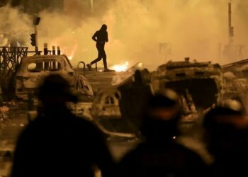 Francia despliega blindados y tropas frente a saqueos e incendios en las protestas por gatillo fácil