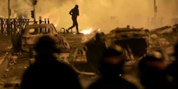 Francia despliega blindados y tropas frente a saqueos e incendios en las protestas por gatillo fácil