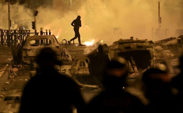 Francia despliega blindados y tropas frente a saqueos e incendios en las protestas por gatillo fácil