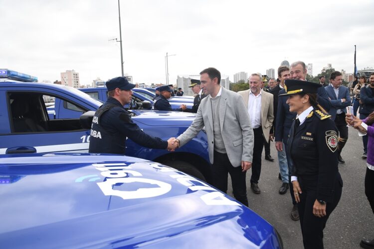Se entregaron 72 móviles para patrullar el interior provincial