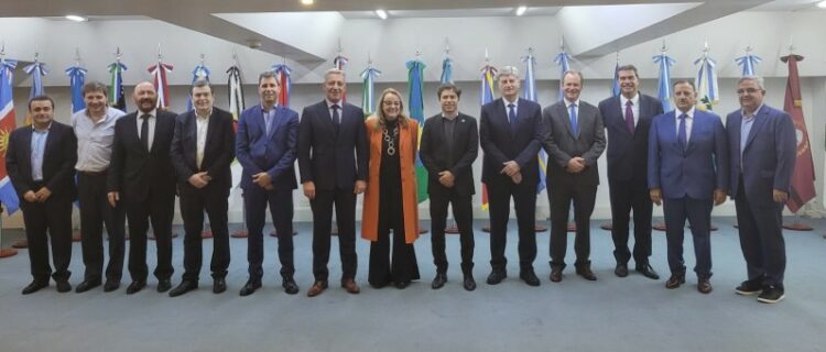 Los gobernadores peronistas de todo el país se reunieron en Capital Federal para plantar bandera.