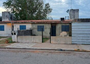 Entraron a su casa para robar y le dispararon en la cabeza
