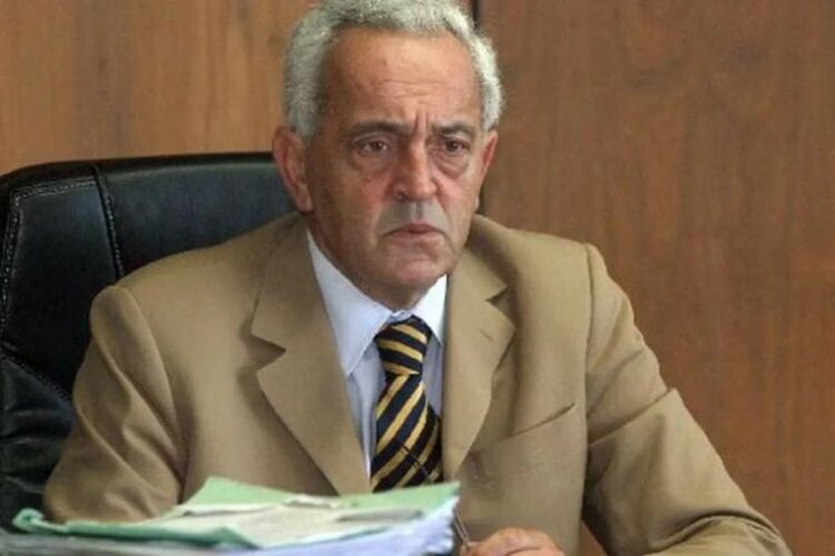 Vélez Funes aseguró que no haría declaraciones y reconoció su renuncia.