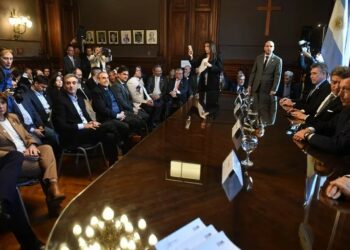 Los precandidatos sellaron un acuerdo contra las “fake news”