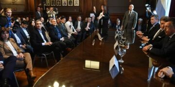 Los precandidatos sellaron un acuerdo contra las “fake news”