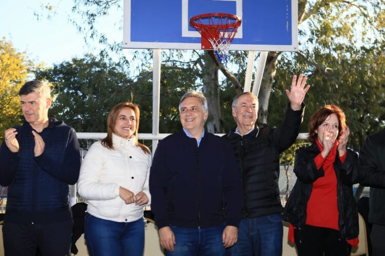 Passerini, Prunotto, Llaryora, Schiaretti y Vigo inauguraron otro polideportivo social.