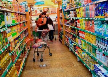 En junio, una familia necesitó $ 94.300 solamente para comer