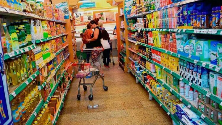 En junio, una familia necesitó $ 94.300 solamente para comer