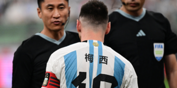 ¿Por qué la Selección lució una nueva camiseta con nombres en chino?