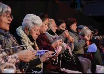 Vuelve la campaña solidaria donde se tejen frazadas con shows en vivo y sorteos