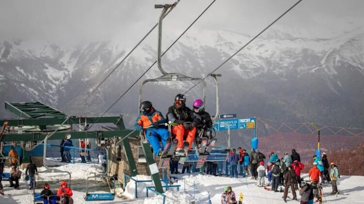 Más de 2,2 millones de turistas se movilizaron este fin de semana largo