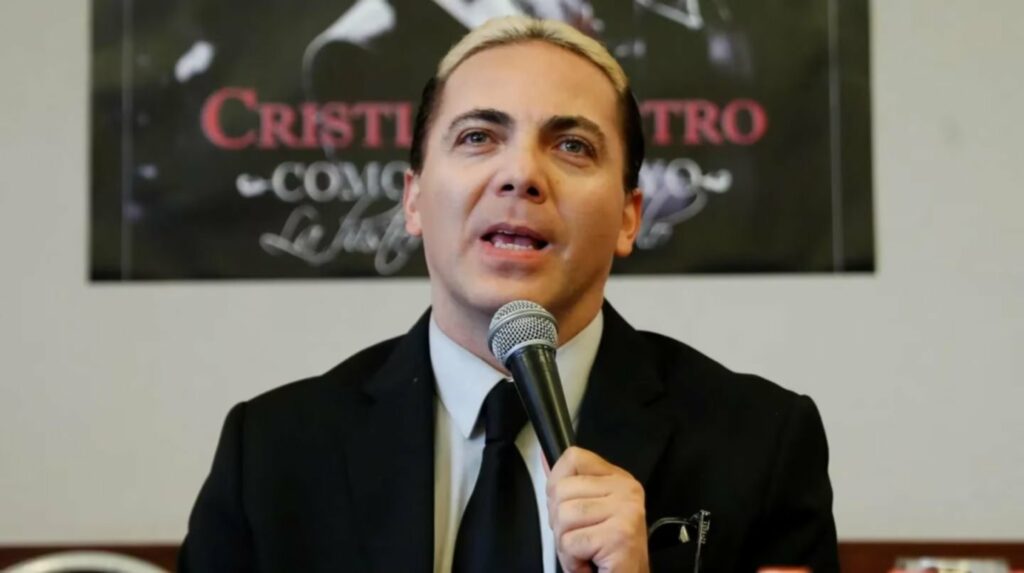 Cristian Castro se excedió de filtros en una sola foto y enloqueció a las redes sociales