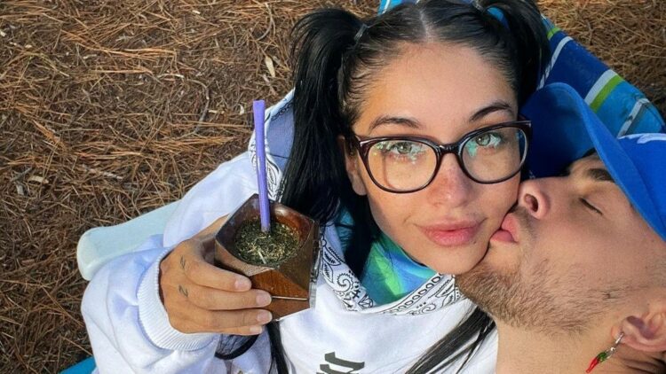 María Becerra le propuso matrimonio a su novio, pero un detalle de la cena despertó curiosidad