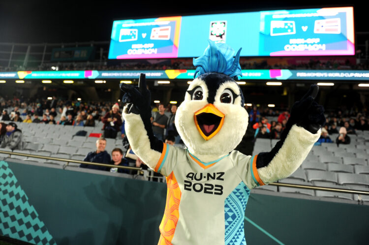 TELAM 20-07-23 Nueva Zelanda: 'Tazuni', una divertida pingüino aficionada al fútbol, es la mascota oficial de la Copa Mundial Femenina de la FIFA Australia & Nueva Zelanda 2023. Foto enviado especial/Julian Alvarez