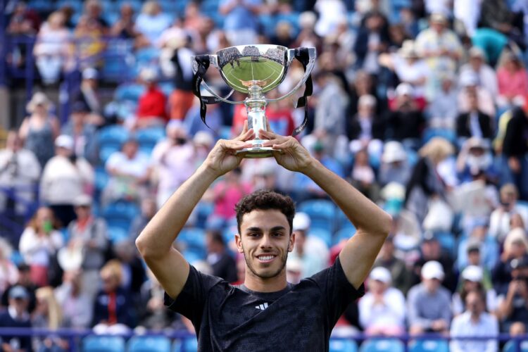 Cerúndolo hace historia en Eastbourne con un título en césped, el primero de un argentino en 28 años