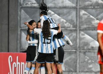 Argentina se despidió con una goleada ante Perú