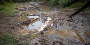 Encuentran restos óseos carbonizados en el Río Tragadero durante un nuevo rastrillaje