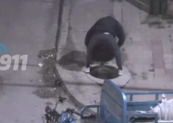 Video: así lo descubrieron mientras robaba tapas de alcantarillas en Bajo Pueyrredón