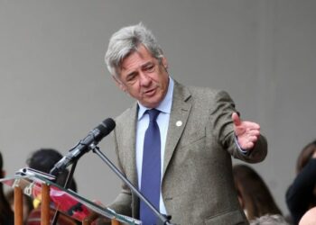 Un discurso contra el Gobierno y una fuerte advertencia para la oposición