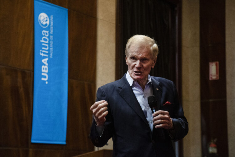 El director de la Nasa, Bill Nelson, de visita en la Argentina.