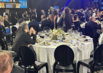 ¿Quién le extendió la invitación a Jey Mammon para los Martín Fierro?