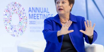 Para el FMI el tipo de cambio está atrasado en la Argentina y pide una devaluación