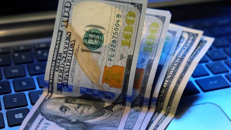 El dolar blue subió por quinta rueda consecutiva y acumula $28 en la semana