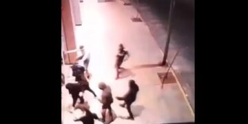 Una concesionaria fue víctima de un “robo piraña”: así dañaron la fachada y se llevaron cuatro motos