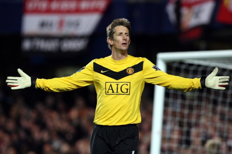 Preocupación por la salud de Edwin Van der Sar, que fue internado en terapia intensiva