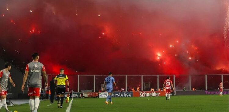 Instituto y Belgrano serán sancionados por el uso de pirotecnia durante el clásico del domingo