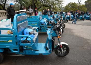 La Municipalidad entregó motovehículos a cambio de los caballos de recicladores