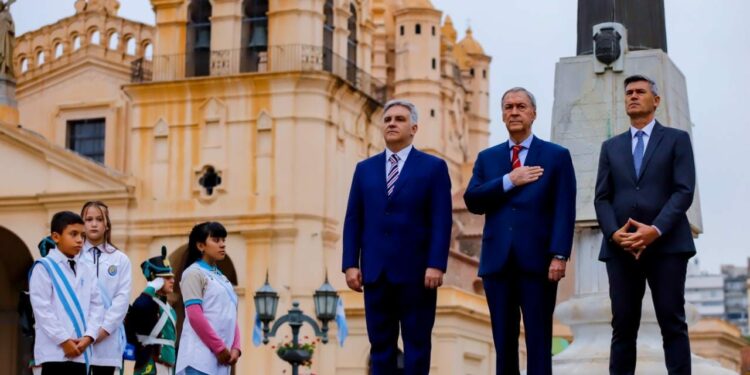 En fotos, así fue el simbólico desfile cívico-militar que celebró los 450 años de la Ciudad
