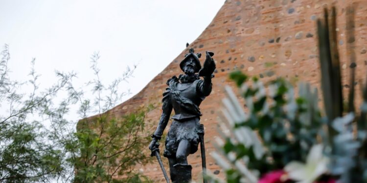 En fotos, así fue el simbólico desfile cívico-militar que celebró los 450 años de la Ciudad