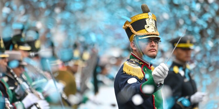 En fotos, así fue el simbólico desfile cívico-militar que celebró los 450 años de la Ciudad