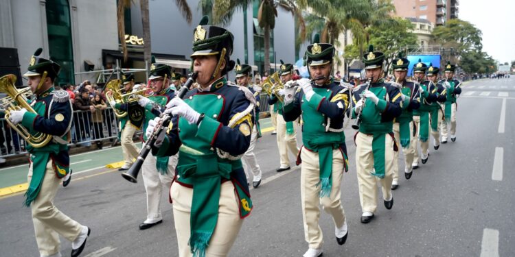 En fotos, así fue el simbólico desfile cívico-militar que celebró los 450 años de la Ciudad