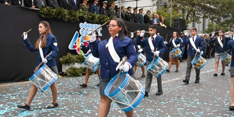 En fotos, así fue el simbólico desfile cívico-militar que celebró los 450 años de la Ciudad