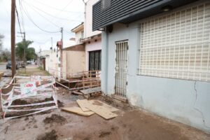 La comuna asiste a los vecinos de Santa Isabel III tras la rotura de un caño de agua