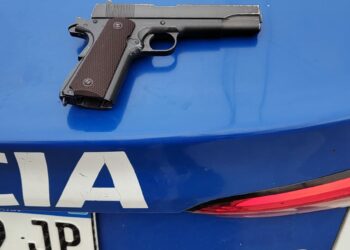 Lo liberaron por ser menor de edad y horas después lo detuvieron por llevar un arma