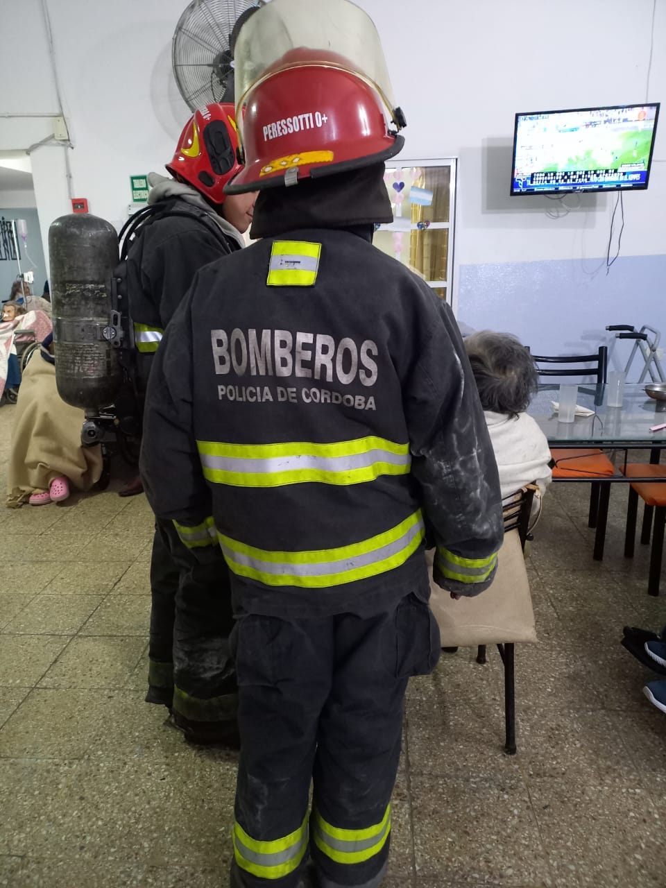 Se incendió un geriátrico y tuvieron que evacuar a más de 30 personas